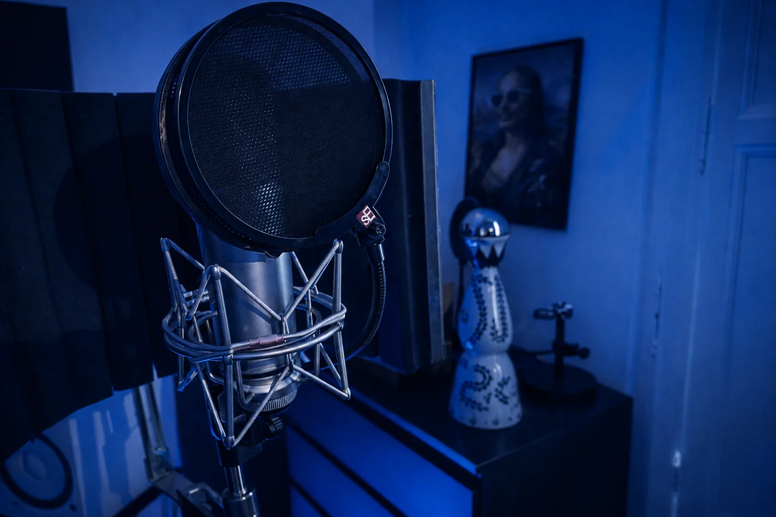 Micrófono de grabación en el estudio de Ventu Boy